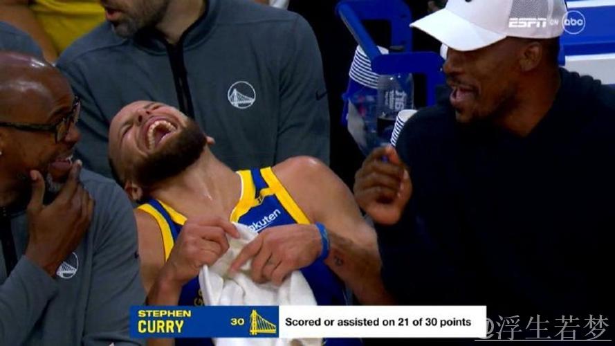 巴特勒传球助攻 库里三分精准命中 巴特勒传球助攻 库里三分精准命中